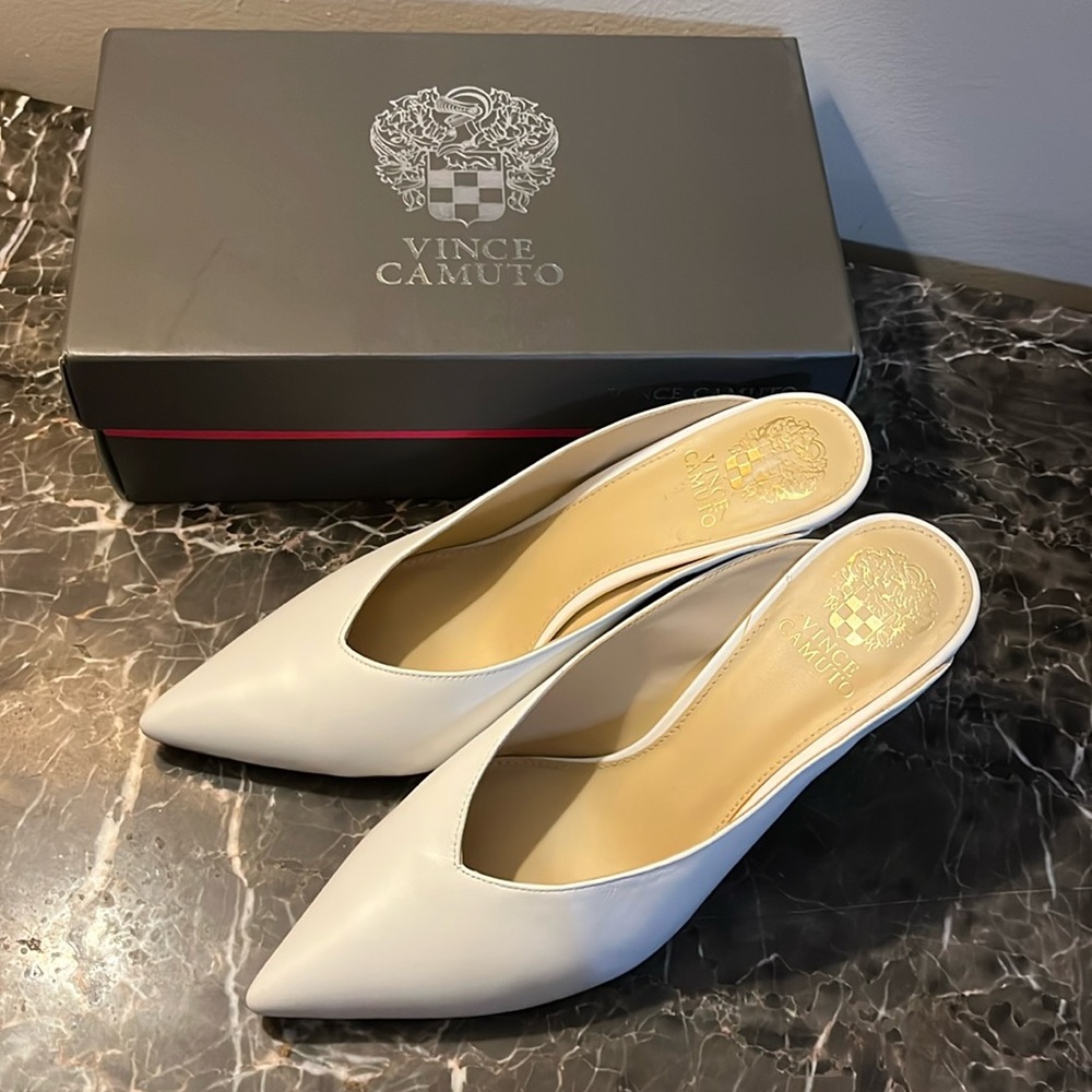 Vince Camuto white leather heels size 9.5